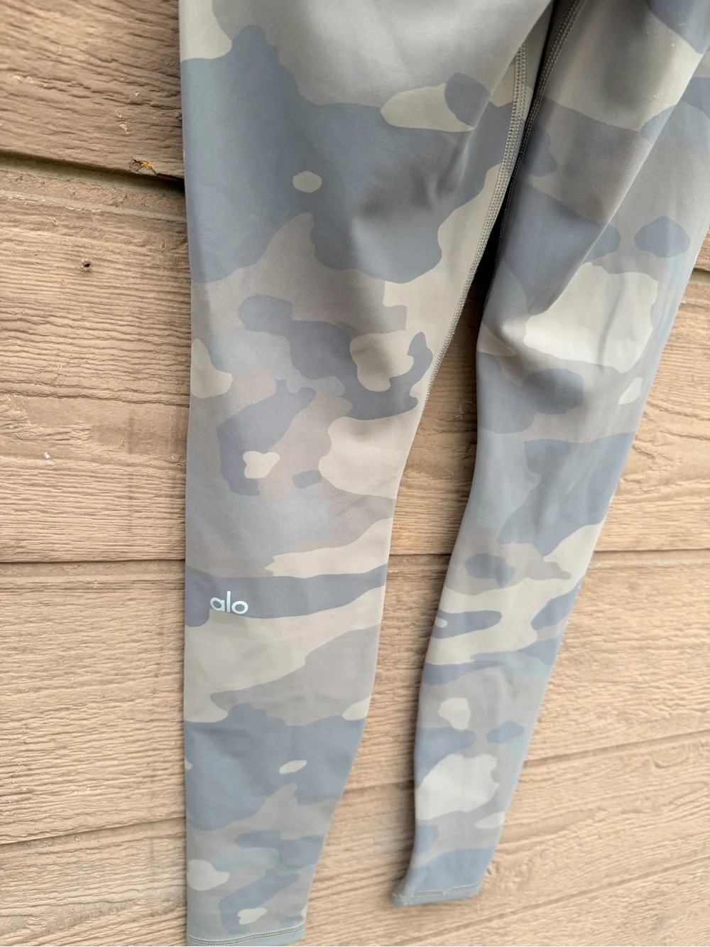 ALO Yoga Neutral Camo High-Rise Leggings - Taupe & Gray
